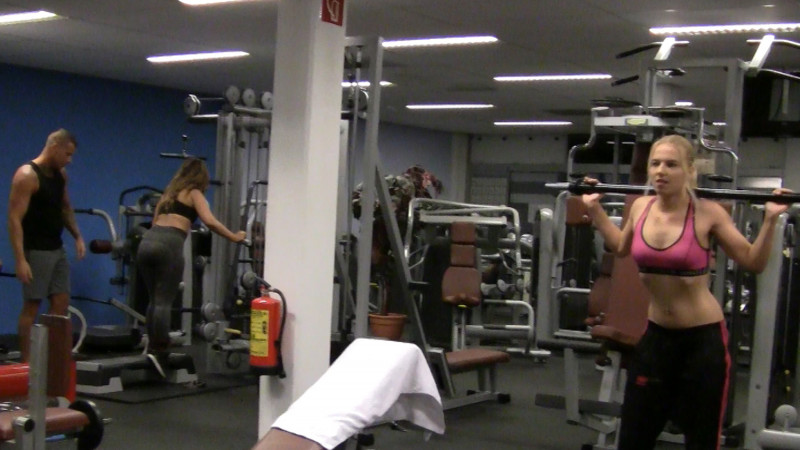 Film Ivy works them in during her workout